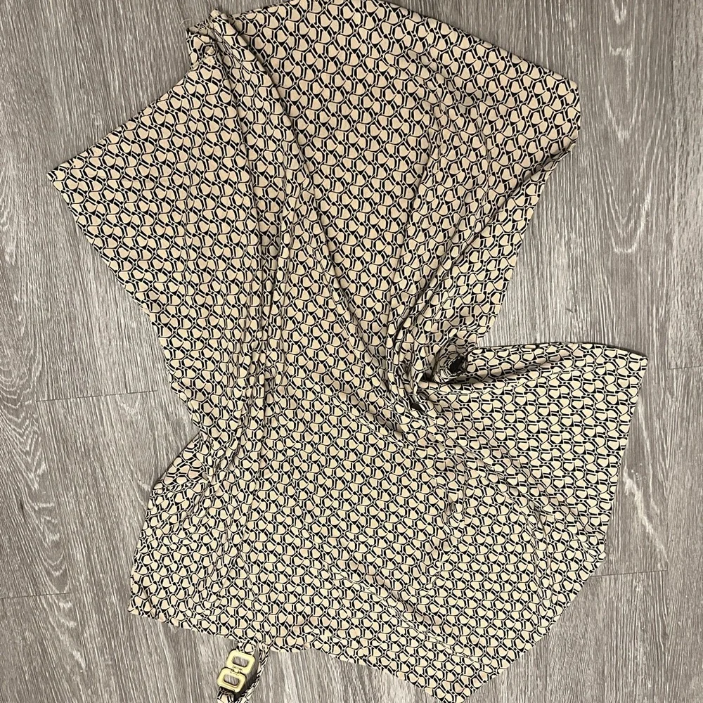 Patterned one shoulder dress with Geometric Design - Picture 3 of 4